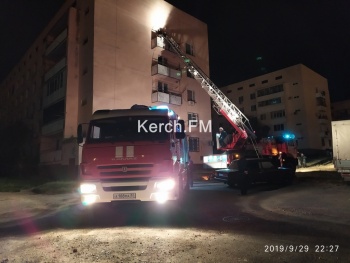 Новости » Криминал и ЧП: Вчера в Керчи горела пятиэтажка