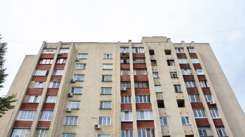 Новости » Общество: Минстрой РФ изменит строительные правила для предотвращения выпадения детей из окон