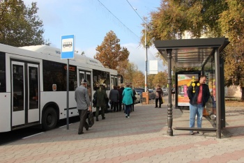 Новости » Общество: На двух остановках в Керчи появился бесплатный WI-FI