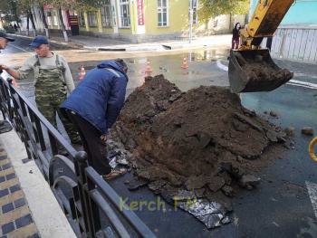 Весь центр Керчи залит водой