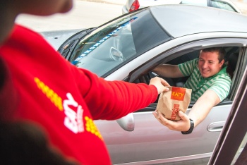 Бизнес новости: Система DRIVE в Керчи - закажи любимые блюда, не выходя из своего авто!