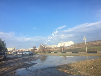Новости » Общество: На Ворошилова произошел порыв водовода