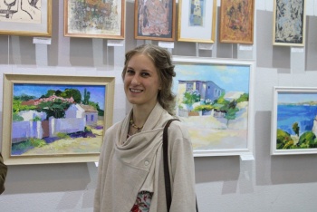 Новости » Культура: Керченская художница Анастасия Ярулова открыла персональную выставку  «Арт-измерения»