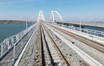 Движение грузовых поездов по Крымскому мосту начнется 1 июня 2020 года