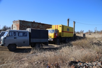 Новости » Общество: Керченский РЭС восстанавливает подачу электричества садоводам «Горняка»