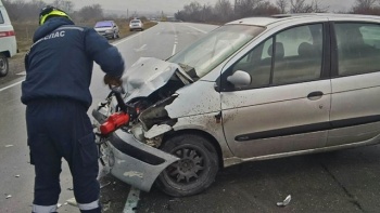 На старой керченской трассе в аварии пострадали двое