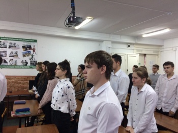 Керченским гимназистам рассказали о подвигах советских летчиков