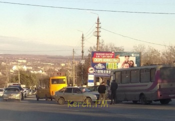 Новости » Криминал и ЧП: На перекрестке Чкалова-Куль-Обинское шоссе в Керчи произошло ДТП