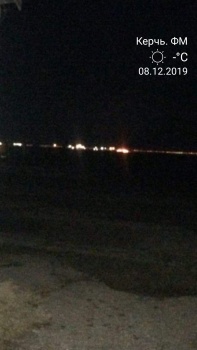 Пожар рядом с портом Кавказ виден из Керчи