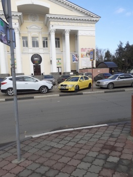 Керчане пожаловались на парковку некоторых водителей в Керчи