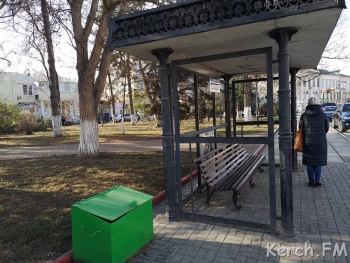 Ты репортер: На Советской в центре Керчи разбили остановку