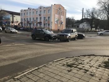 Новости » Общество: На Шлагбаумской столкнулись автомобили