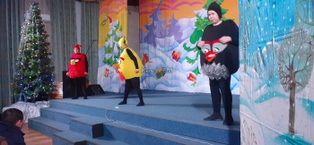 Новости » Культура: Юные керчане посетили театрализованное представление «Angry Birds: Спасти Новый Год»