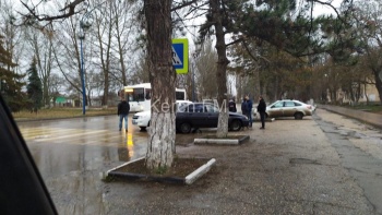 Вчера в Аршинцево столкнулись две легковушки