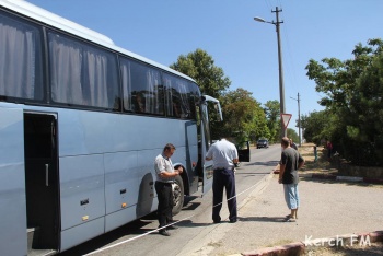 Новости » Общество: В первые дни нового года в Крыму на маршрут выйдут меньше автобусов