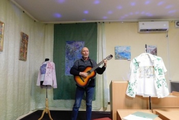 Новости » Культура: Концерт керченского барда «Расскажи мне о Крыме» пройдет в Картинной галерее