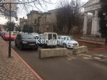 Новости » Общество: В Керчи забыли открыть улицу Театральную