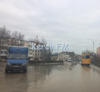 На Желябова в Керчи произошел порыв водовода