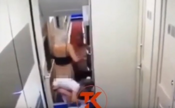 В поезде «Симферополь–Москва» мать выкинула 10-месячную дочь из купе (видео)