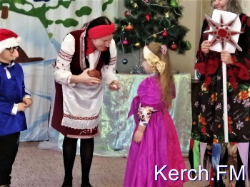 Ты репортер: В керченском детском саду пели колядки и играли в рождественские игры