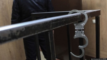 Новости » Общество: Двое керчан ограбили прохожего, угрожая игрушечным пистолетом