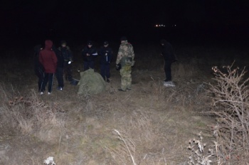 Полицейские поймали «черного копателя» при раскопке расстрельного рва в Крыму