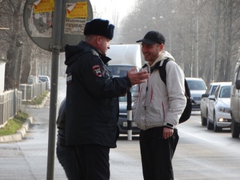 Новости » Общество: Полицейские Керчи провели разъяснительную работу с пешеходами и водителями