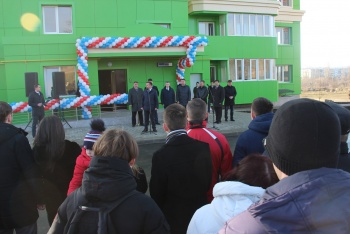 Сотрудникам ФСБ вручили ключи от новых квартир  в Керчи