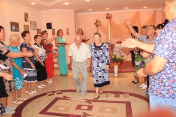 Новости » Общество: Крымчане могут бесплатно отпраздновать свадебный юбилей в ЗАГСе