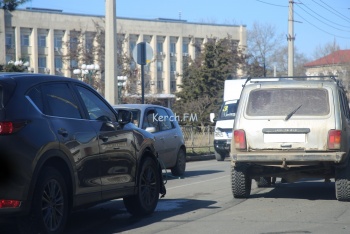 На Адмиралтейском столкнулись «Нива» и «Mazda»