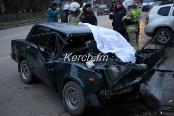 На Войкова в Керчи произошло лобовое столкновение «ВАЗ» и «Renault», есть погибшие