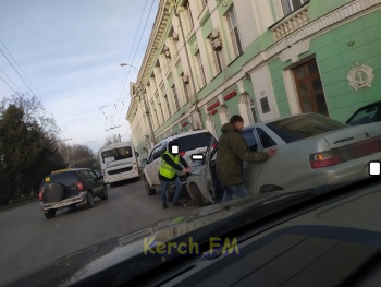 Напротив керченской администрации произошло ДТП