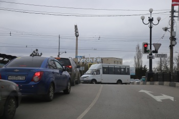 Новости » Общество: В Керчи на Самойленко обновили разметку