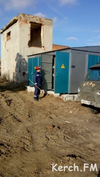 Новости » Общество: Работники КРЭС провели  пусконаладочные работы на новом КТП на ул Провалова