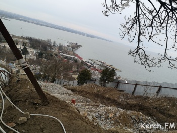 Пугающие развалины: как выглядит верхний ярус Митридатской лестницы в Керчи
