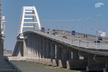 Автопоток на Крымском мосту вырос на 17,5  % по сравнению с прошлой зимой
