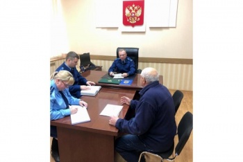 Заместитель прокурора  Крыма провел прием граждан в Керчи и пгт Ленино