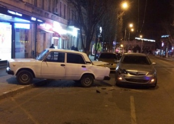 Автослесарь в Крыму угнал машину, оставленную на ремонт, и попал в ДТП