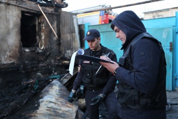 Новости » Криминал и ЧП: Следком возбудил уголовное дело  по факту гибели семьи на пожаре в Крыму