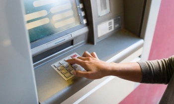 Новости » Общество: Карантин для купюр: в некоторых банкоматах хотят ограничить  выдачу наличных