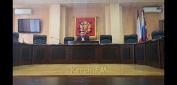 Новости » Общество: В Керчи подтверждений заражений нет, под наблюдением 83 человека