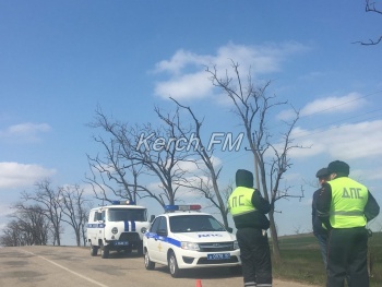 На повороте в Глазовку автомобиль врезался в дерево, водитель погиб