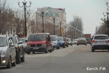 Новости » Общество: В Крыму личным автотранспортом могут пользоваться только с разрешением на перемещение