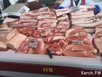 Новости » Общество: На центральном рынке в Керчи  уже торгуют «хозяева точек»