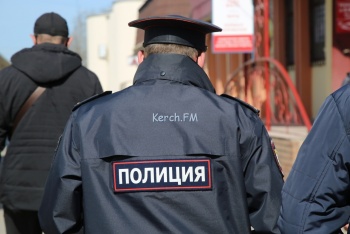 Крымчанка напала на полицейского, который контролировал режим самоизоляции