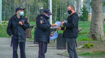 Хотят на улицу: крымчане стали чаще подделывать разрешения на передвижение