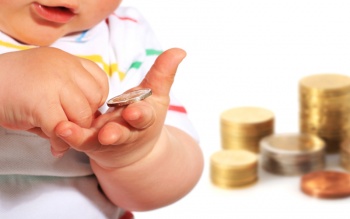 Аксенов предложил упростить механизм выплаты пособий на детей
