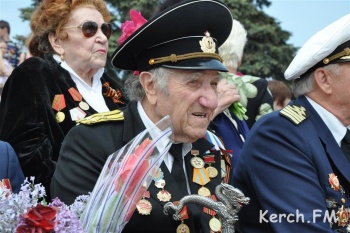 Власти попросили крымчан удаленно поздравить ветеранов с Днем Победы