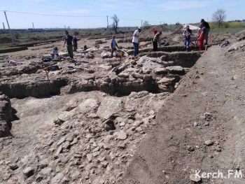 По Гаспринского в Керчи продолжают археологические раскопки