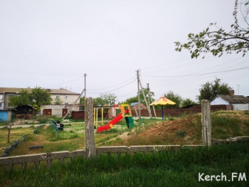 Новости » Общество: 450 квартал в Керчи: метеоритный дождь упал им на дороги